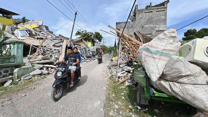 Anak Usaha BUMN Bantu Korban Gempa Cianjur, Beri Selimut hingga Santunan Anak Usaha BUMN Bantu Korban Gempa Cianjur, Beri Selimut hingga Santunan