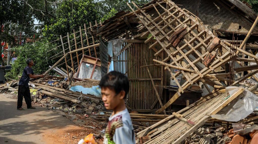 Jokowi Pastikan Rekonstruksi Rumah Korban Gempa Cianjur Dimulai Hari Ini