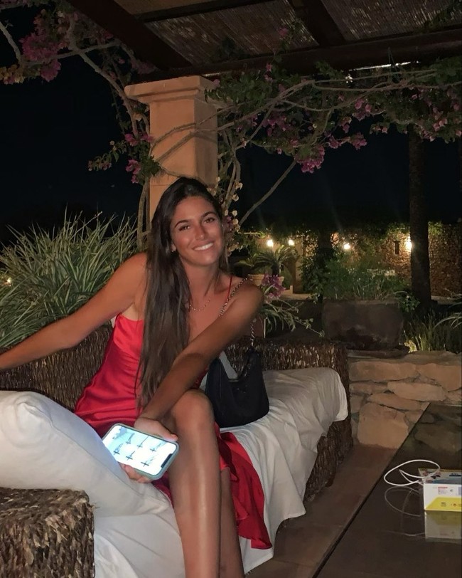 Sira Martinez sendiri juga seorang olahragawan. Ia adalah atlet berkuda dan pemain polo. Dikatakan jika ia adalah atlet yang cukup berbakat dan sering mengikuti kompetisi berkuda. Foto: Instagram Sira Martinez