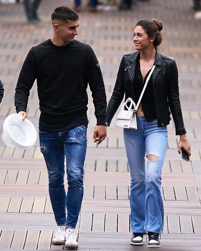 Aku akan menggantinya saat itu juga, membuatnya jadi cadangan. Dia tidak akan menginjakan kaki di lapangan bola lagi, katanya dilansir The Sun.Foto: Instagram Sira Martinez