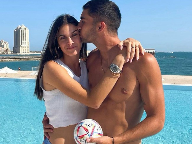 Sira dan Torres cukup sering memperlihatkan kemesraan mereka di media sosial masing-masing. Foto: Instagram Sira Martinez