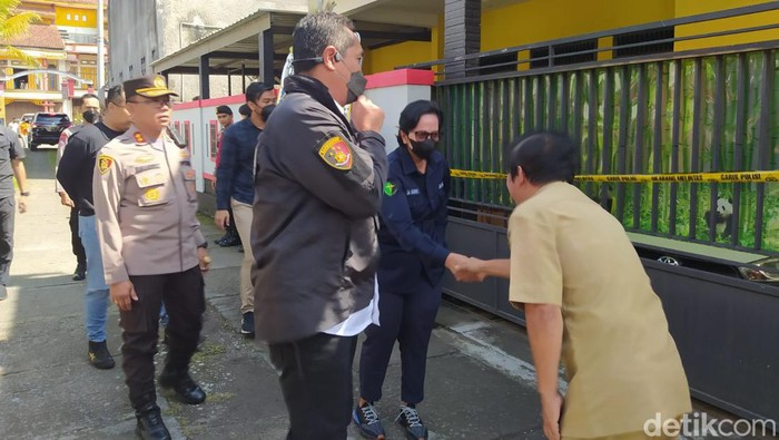 Suasana TKP pembunuhan tiga orang sekeluarga di Mertoyudan, Magelang, Selasa (29/11/2022).