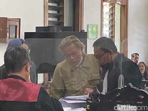 Sule Kuatkan Kesaksian Rizky Febian, Tak Tahu Lina Jubaedah Punya Utang