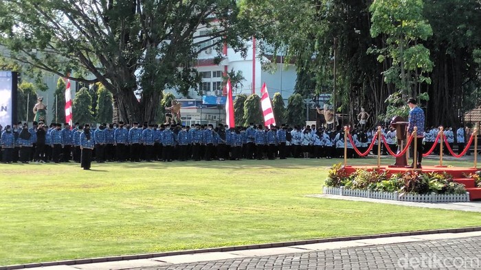 Wali Kota Solo Gibran Rakabuming Raka menjadi pembina upacara HUT ke-51 Korpri di Balai Kota Solo, Selasa (29/11/2022).