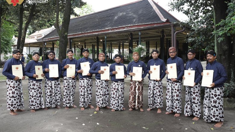 Wisudanya Abdi Dalem Keraton Yogya Wisudanya Abdi Dalem Keraton Yogya