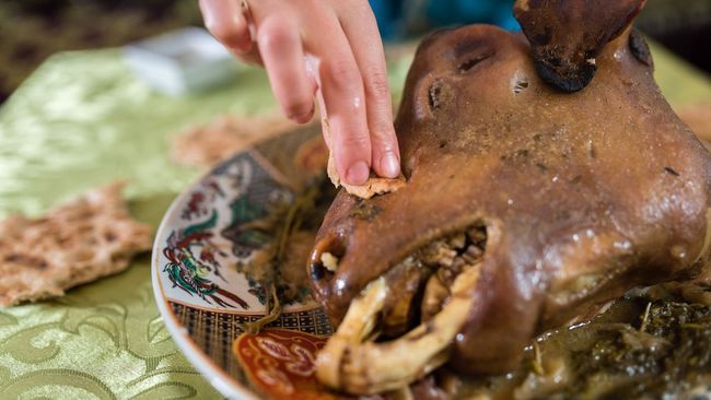 5 Makanan Paling Aneh dan Ekstrem di Dunia yang Rasanya Menantang