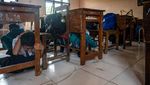 Keriuhan Siswa SMP di Surabaya Saat Simulasi Hadapi Gempa