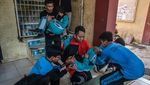 Keriuhan Siswa SMP di Surabaya Saat Simulasi Hadapi Gempa