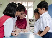Pengertian Unsur Predikat dalam Kalimat, Fungsi, Ciri, dan Contohnya