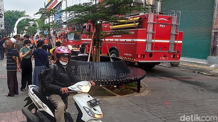 Area pertokoan di Dalem Kaum, Kota Bandung.