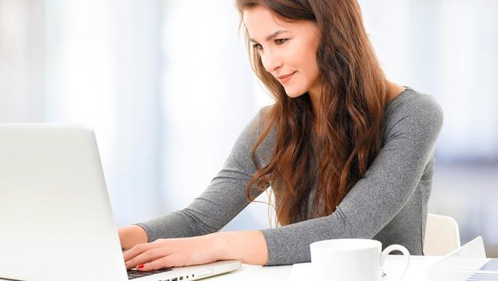 Cara membuat CV perlu diketahui sebelum mengajukan lamaran kerja ke sebuah perusahaan. CV adalah sebuah dokumen yang berisi uraian diri seseorang.