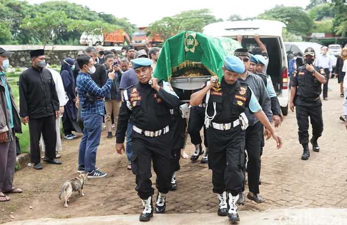 Ben Kasyafani Pemakaman ayah Ben Kasyafani di TPU Tanah Kusir.
