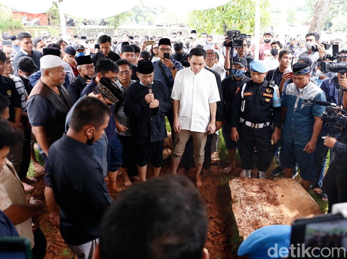 Pemakaman ayah Ben Kasyafani di TPU Tanah Kusir.