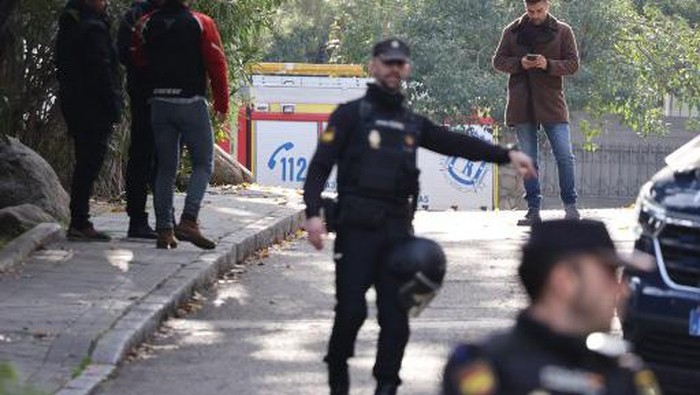 Bom surat meledak di Kedubes Ukraina di Spanyol (AFP/THOMAS COEX)