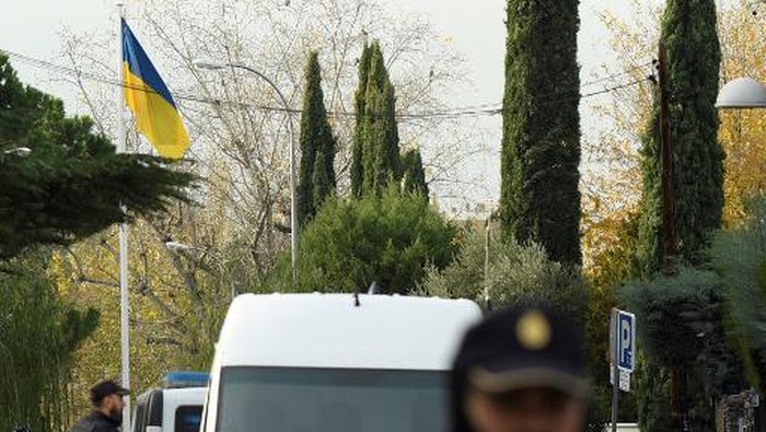Bom surat meledak di Kedubes Ukraina di Spanyol (AFP/THOMAS COEX)