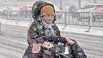 Brrr.. Pengendara Motor di China Menggigil Diterpa Badai Salju
