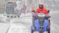 Dilaporkan Pusat Meteorologi Nasional China (NMC) telah mengeluarkan peringatan kewaspadaan terhadap gelombang dingin di berbagai wilayah negara tersebut.  
