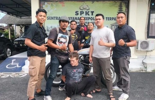Bule Inggris pelaku pencurian motor custom di Canggu berhasil diringkus polisi. Foto: IST