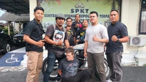 Bule Inggris pelaku pencurian motor custom di Canggu berhasil diringkus polisi. Foto: IST