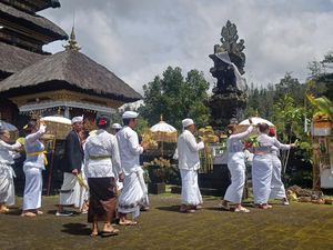 Pamarisudha Giri Parwata Digelar Usai Bule AS Tewas di Gunung Agung