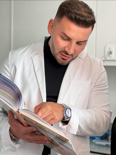 Dr. Razvan Vasilas Dr. Razvan Vasilas