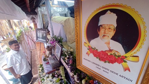 Foto dan jenazah mendiang I Gusti Gede Aryadi yang disemayamkan di rumah duka, Jero Pandak, Desa Pandak Gede, Kecamatan Kediri. (chairul amri simabur/detikBali)