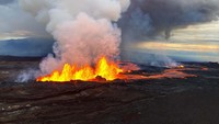 Gunung api terbesar di dunia, Mauna Loa di Hawaii, meletus pada Senin (28/11) waktu setempat.