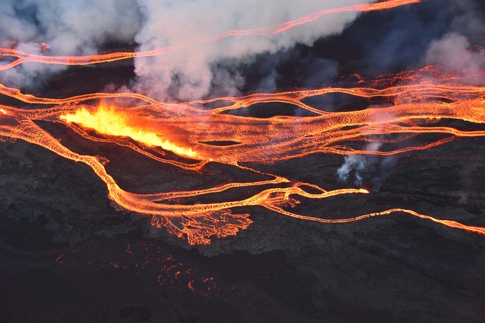 HAWAII, UNITED STATES - NOVEMBER 29: (----EDITORIAL USE ONLY - MANDATORY CREDIT - UNITED STATES GEOLOGICAL SURVEY / HANDOUT - NO MARKETING NO ADVERTISING CAMPAIGNS - DISTRIBUTED AS A SERVICE TO CLIENTS----) A view from Mauna Loa, the worlds largest active volcano, began to erupt overnight, prompting authorities to open shelters as a precaution on November 29, 2022 in Hawaii, United States. (Photo by United States Geological Survey/Handout/Anadolu Agency via Getty Images)