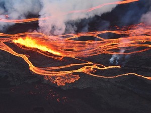 Gunung Berapi Terbesar Dunia Meletus, yang Ditakutkan Rambut Pele