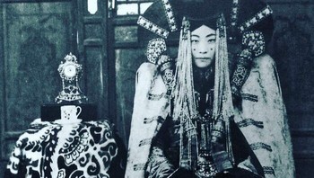 Ratu Genepil, Ratu Terakhir Dari Mongolia. 1920 Foto: Instagram/librarybizarre