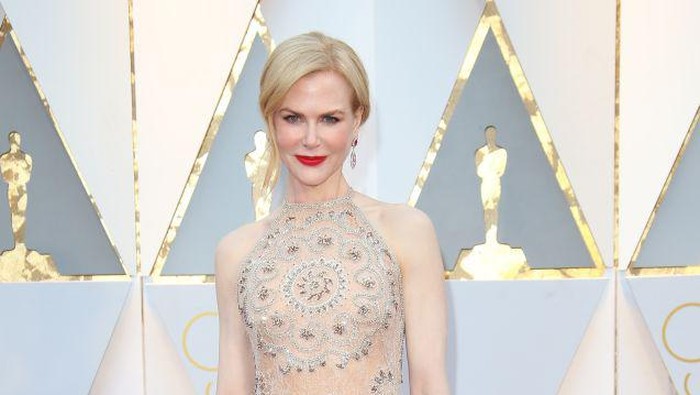 HOLLYWOOD, CA - FEBRUARY 26: Actress Nicole Kidman arrives at the 89th Annual Academy Awards at Hollywood & Highland Center on February 26, 2017 in Hollywood, California. (Photo by Dan MacMedan/Getty Images)