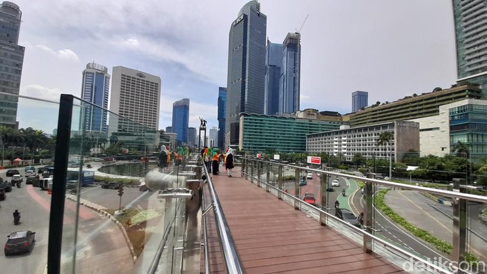 Halte Bundaran Hotel Indonesia (HI) di Jakarta Pusat (Jakpus) telah sudah beroperasi meski belum rampung direvitalisasi. (Ilham Oktafian/detikcom)