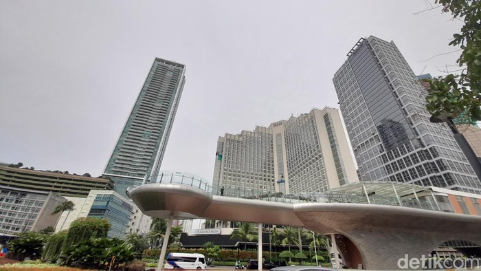 Halte Bundaran Hotel Indonesia (HI) di Jakarta Pusat (Jakpus) telah sudah beroperasi meski belum rampung direvitalisasi. (Ilham Oktafian/detikcom)