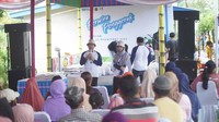 Tim Perwira Penggerak memberikan edukasi mengenai pengelolaan pariwisata, EBT, dan pengelolaan sampah kepada masyarakat Kampung Kepiting.