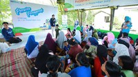 Tim Perwira Penggerak memberikan edukasi mengenai kesehatan anak, Pemberian Makanan Tambahan (PMT), dan Perilaku Hidup Bersih dan Sehat (PHBS) kepada warga Lempong Pucung, Desa Ujung Alang, Cilacap, Jawa Tengah, Sabtu (26/11).