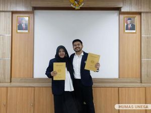 Cerita Ibu dan Anak di Unesa, Satu Kelas Kuliah hingga Lulus Bareng