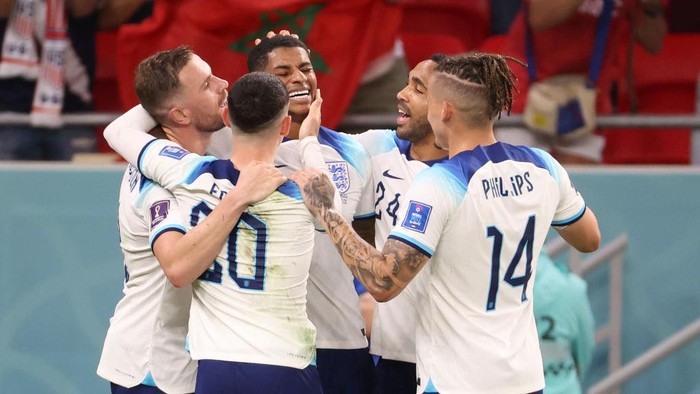 DOHA, QATAR - NOVEMBER 29: Marcus Rashford of England celebrates his second goal with teammates during the FIFA World Cup Qatar 2022 Group B match between Wales and England at Ahmad Bin Ali Stadium on November 29, 2022 in Doha, Qatar. (Photo by Jean Catuffe/Getty Images)