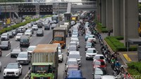 Kendaraan hanya bisa melaju dengan kecepatan rendah 10-20 km/jam.