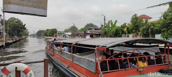 Kapal rakyat Bangkok