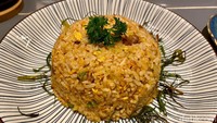 Nasi goreng buntut sapi yang mengenyangkan juga ada di Kastil Dimsum. Penyajiannya cantik dan estetik ya!