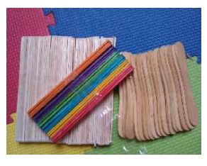 Kerajinan dari stik es krim.