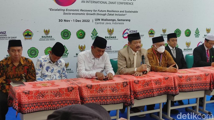 Ketua Baznas RI, Noor Achmad memberikan keterangan pers di acara The 6th Indonesian Conference of Zakat (ICONZ) an International Zakat Confernce, Rabu (30/11/2022).