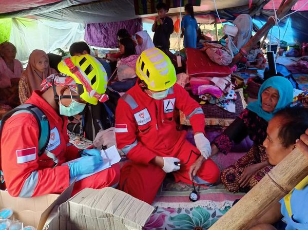 Korban Gempa Cianjur Terima Bantuan