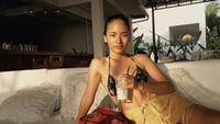 Vanilla milkshakes, tulis Arawinda di keterangan foto. Ia yang tengah berlibur di Bali melengkapi momennya dengan minum minuman manis ini.