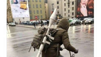 Para fans pun membawa rudal dalam meme ini. Foto: Twitter