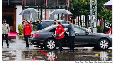 Momen Mesra Jokowi, Prabowo dan Budi Gunawan saat Peresmian AMN