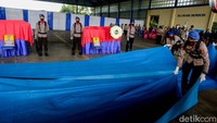Brigadir Anumerta Moch Lasminto akan dimakamkan di Serang, Banten. Sementara Briptu Anumerta Khoirul Anam akan dimakamkan di Magetan, Jawa Timur.