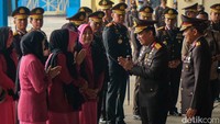 Kapolri turut menyampaikan ucapan belasungkawa atas musibah yang terjadi. 