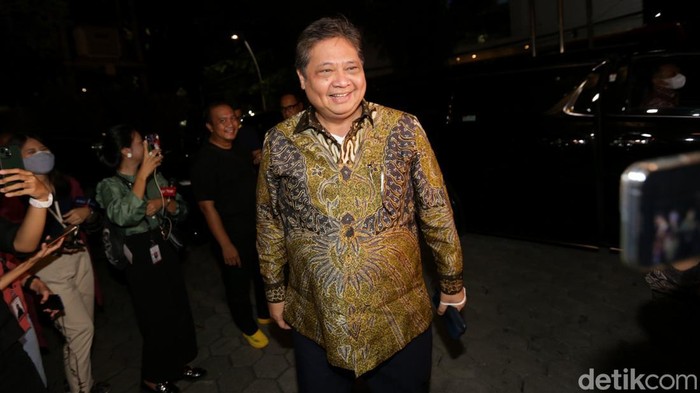 Momen Trio Ketum KIB Dinner di Menteng Petinggi partai politik (parpol) yang tergabung dalam Koalisi Indonesia Bersatu mengadakan pertemuan berbalut dinner atau makan malam di kawasan Menteng.
