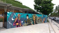 Ini mural karya Janoer Mukti yang berada di Beachwalk, Bali. Karakter superhero Marvel itu mejeng di Pulau Dewata.  Foto: Disney Indonesia/ Istimewa